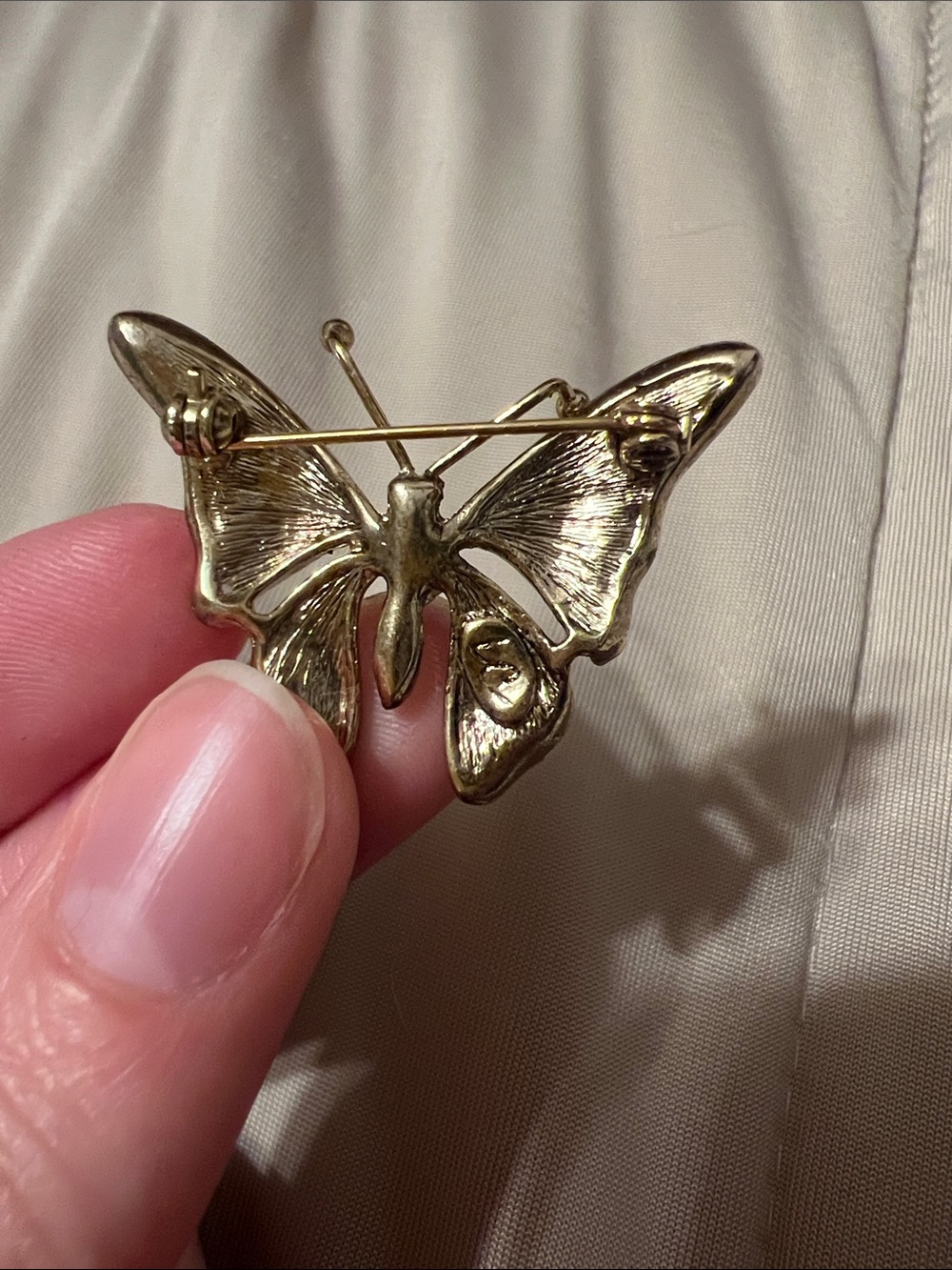 Butterfly Brooch with Pastel Rhinestones - Picture 3 of 4